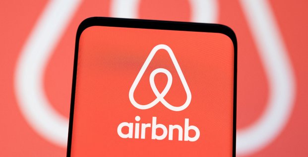 Photo d'archives: l'illustration montre le logo airbnb