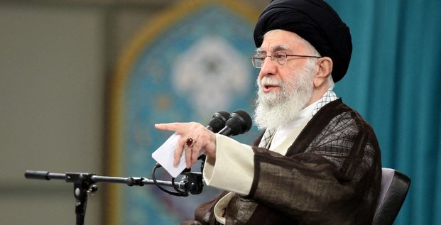 Le guide supreme iranien, l'ayatollah ali khamenei lors d'une reunion avec des etudiants a teheran