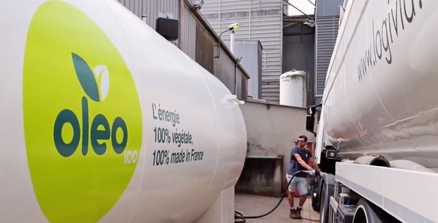 Logivia, entreprise adhérente à la FNTR, utilise de l'Oleo100 pour limiter ses émissions de carbone. C'est un biocarburant issu à 100% d'origine agricole, en France.