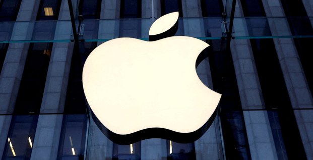 Photo d'archives: le logo d'apple a manhattan, a new york