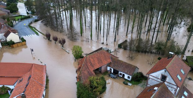 Une vue aerienne montrant une zone inondee a estree