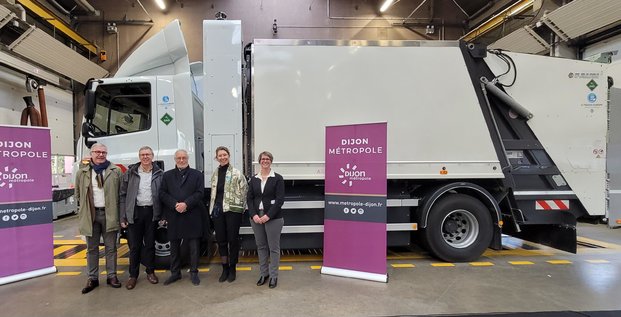 La première benne à ordures ménagères fonctionnant à l'hydrogène de Dijon Métropole, présentée dans les ateliers Dieze, la filiale de Suez en charge de la gestion des déchets à Dijon