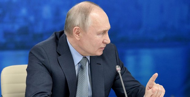 Le president russe vladimir poutine lors d'une reunion a l'universite technique maritime d'etat de saint-petersbourg
