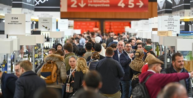 Dans les allées du salon Wine Paris, du 12 au 14 février 2024, les viticulteurs ont aussi présenté leurs vins sans alcool ou faiblement alcoolisés.