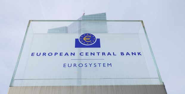 Le logo de la banque centrale europeenne (bce) a l'exterieur de son siege a francfort