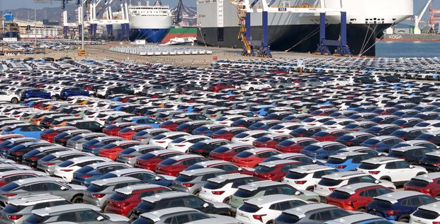 Des voitures destinees a l'exportation, dans un terminal du port de yantai