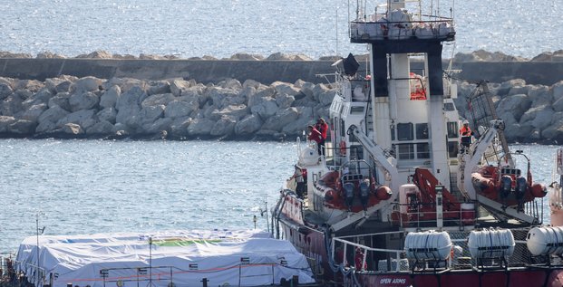 Le navire open arms quitte le port de larnaca avec de l'aide humanitaire pour gaza