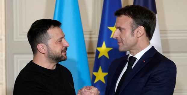 Le president francais emmanuel macron et son homologue ukrainien volodymyr zelenskiy