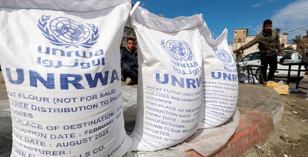 Des sacs de farine distribues par l'unrwa a rafah, dans la bande de gaza