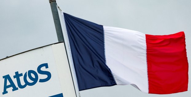 Le logo d'atos a cote du drapeau francais