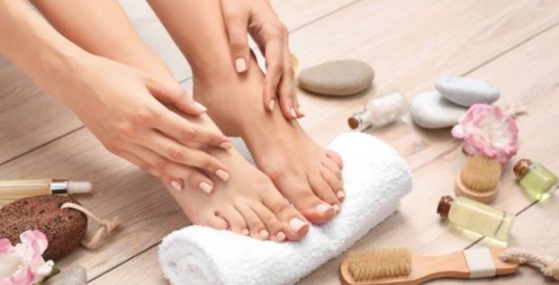 Pédicure à domicile : bain et massage des pieds en un seul appareil