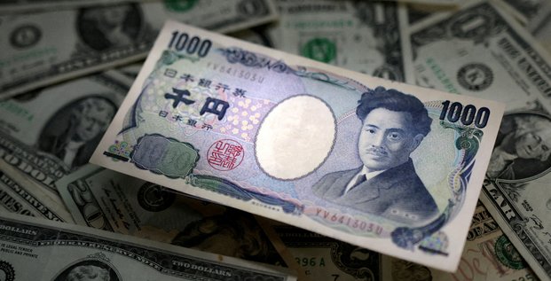 Photo d'archives: le yen japonais et le dollar americain