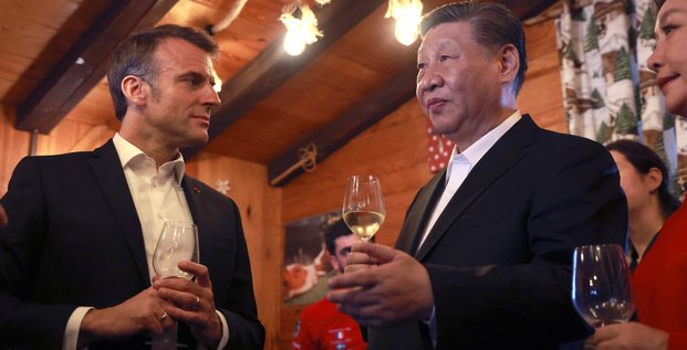Photo du president francais, emmanuel macron, et du president chinois, xi jinping, au col du tourmalet