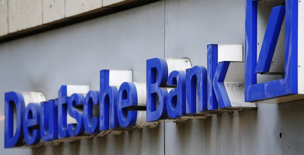 Le logo d'une succursale de la deutsche bank allemande a cologne