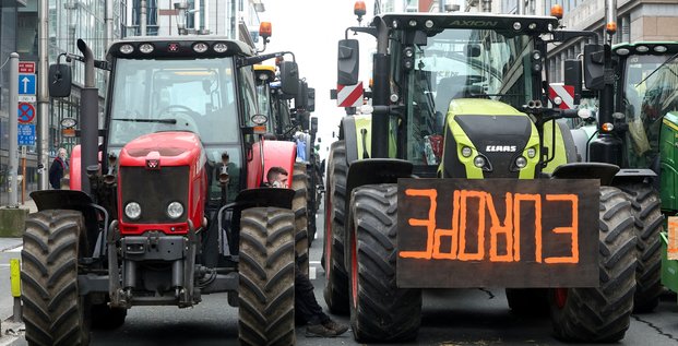 Des agriculteurs manifestant a bruxelles, en belgique