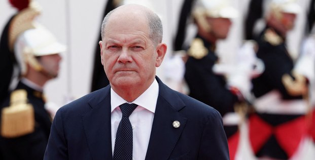 Le chancelier allemand olaf scholz assiste a une ceremonie