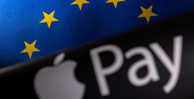 Drapeau de l'ue et logo apple pay