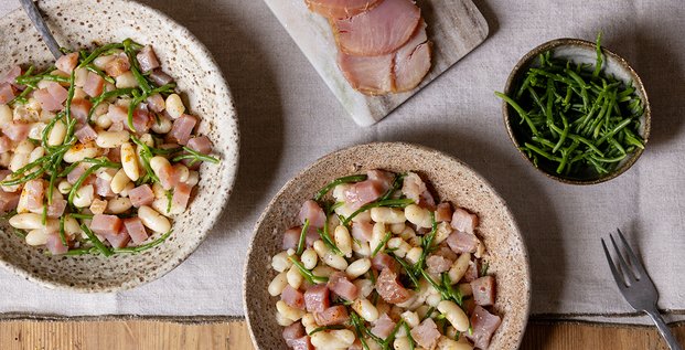 La salade de haricots blancs au thon fumé et à la salicorne.