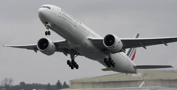 Un Boieing 777 300-ER de la compagnie Air France au décollage à Washington, le 10 avril 2009.