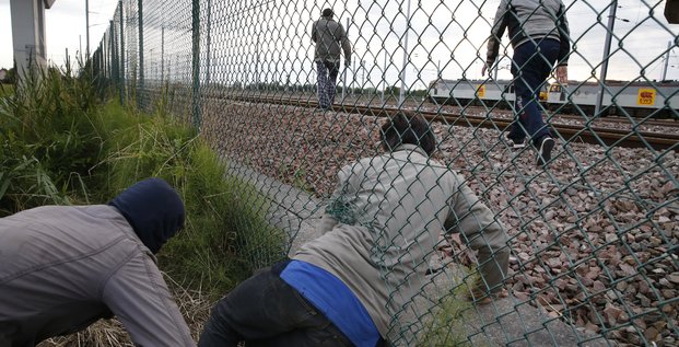 Reunion de crise a londres a propos des migrants a calais