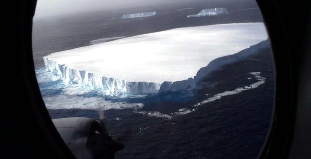 Iceberg géant, océan antarctique, banquise, glacier, fonte des glaces, réchauffement climatique, Chili, Terre de feu, Cap Horn, pôle Sud,