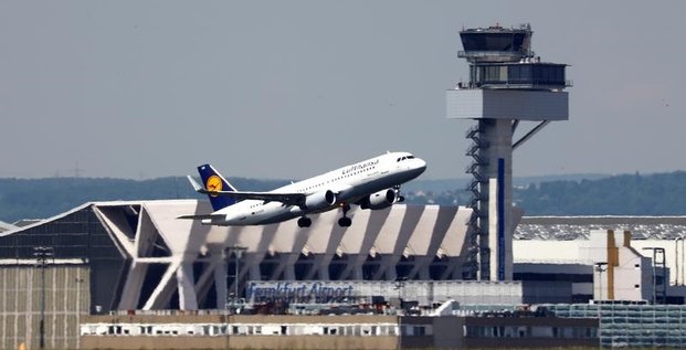 Lufthansa et fraport signent un accord de reduction de couts
