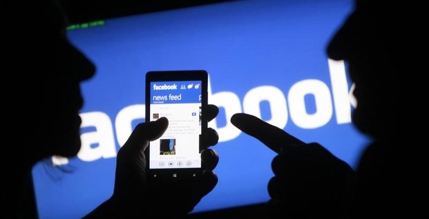 Facebook: les pubs liees a moscou vues par 10 millions d'americains