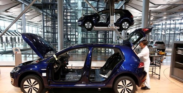 Le marche automobile allemand pourrait baisser de 2% en 2018, selon la vda