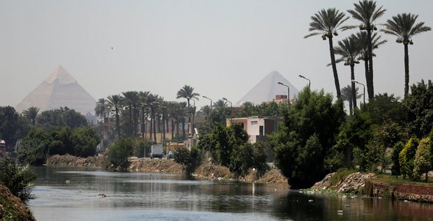 Egypte fleuve Nil Le Caire Pyramides