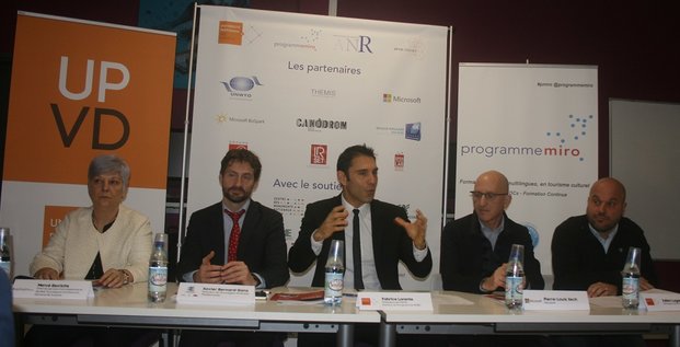De gauche à droite : M. Escrichs (Generalitat de Catalunya), X. Bernard-Sans (Eurorégion Pyrénées-Méditerranées), F. Lorente (UPVD), P.-L. Xech (Microsoft) et J.Lugand (Miro).