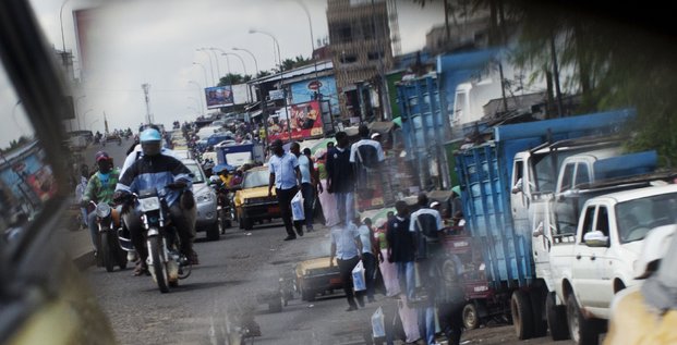 Douala Cameroun Circulation Trafic route motos afrique