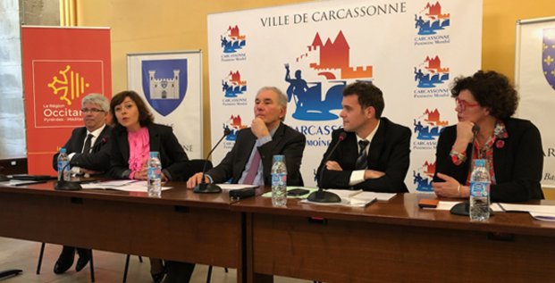 De g. à d. : R. Banquet (Carcassonne Agglo), C. Delga (Région), G. Larrat (Ville de Carcassonne), E. Garcia (délégué FIFP) et T. Rivel (CD11)