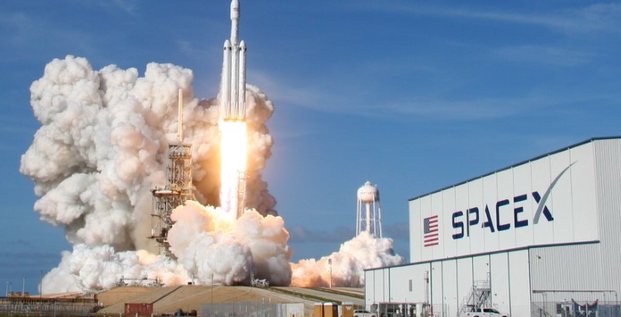 Spacex s'apprete a lancer une nouvelle version de sa fusee falcon 9
