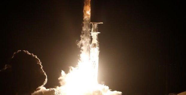 Spacex: le lancement de la nouvelle version de la fusee falcon 9 reporte