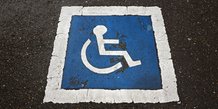 France: l'allocation adulte handicape revalorisee de 40 euros a l'automne