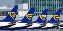 Ryanair affiche une perte annuelle record mais dit observer des signes de reprise