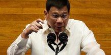 Philippines: duterte menace d'arreter les personnes non vaccinees contre le covid-19