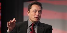 Elon musk, le patron de tesla, se met encore la sec a dos