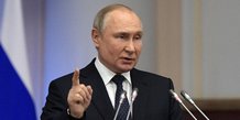 Poutine a dit a macron qu'il reste ouvert au dialogue avec kyiv, rapporte interfax