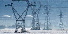 centrale nucléaire, Saint-Vulbas, à 44 km à l'est de Lyon, hiver, pylones, EDF, RTE, électricité,