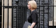 Le premier ministre britannique liz truss devant le 10 downing street, siege du gouvernement