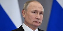 Le president russe vladimir poutine participe a une conference de presse a astana, au kazakhstan