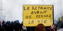 La gauche francaise manifeste contre la reforme des retraites a paris