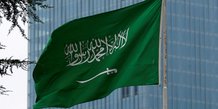 Un drapeau saoudien flotte au-dessus du consulat d'arabie saoudite a istanbul
