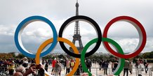 Les anneaux olympiques a paris, ou auront lieu les jo de 2024