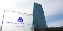 Photo d'archives du logo de la banque centrale europeenne (bce) devant son siege a francfort