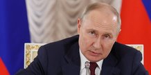Le president russe vladimir poutin a saint-petersbourg