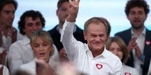 Donald tusk, chef du plus grand parti d'opposition polonais, s'exprime apres l'annonce des resultats des elections legislatives