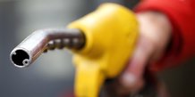 Les senateurs adoptent un gel de la taxe sur les carburants