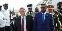Le président guyanais Irfaan Ali arrive pour une réunion avec son homologue vénézuélien Nicolas Maduro, à Kingstown